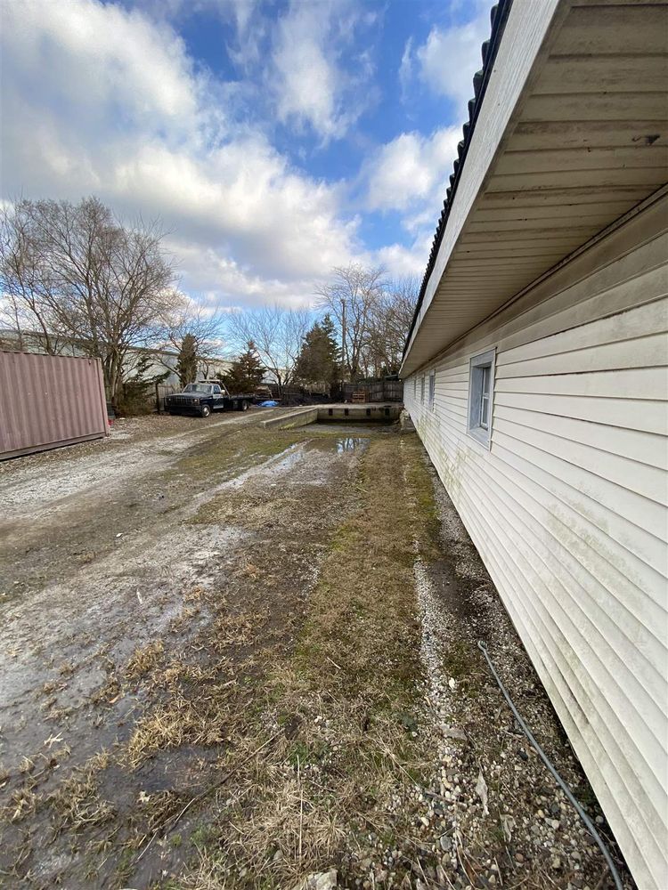 2916 Engle Rd, Fort Wayne, IN 46809